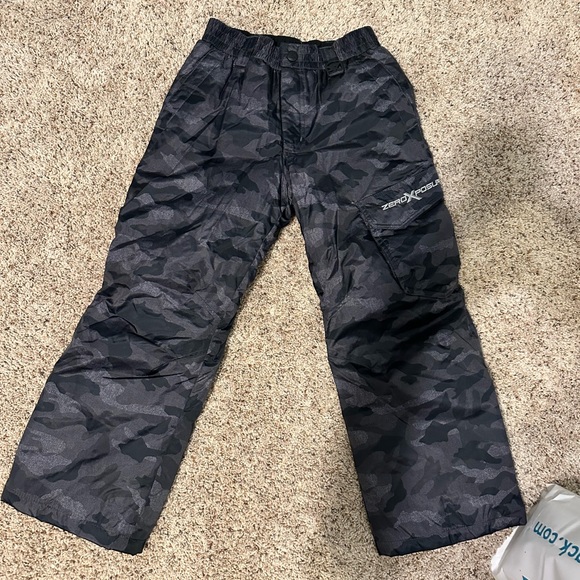 Boys black camouflage zero exposer snow pants size 8 - Picture 1 of 4